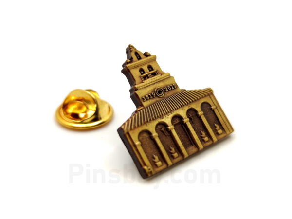 3Dpins dreidimensionale Gebäudekirche aus antikem Gold