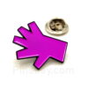 Emaille-Pins mit handlebigen Farben
